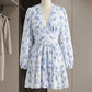 Miniklänning med blommönster och V-ringning för damer